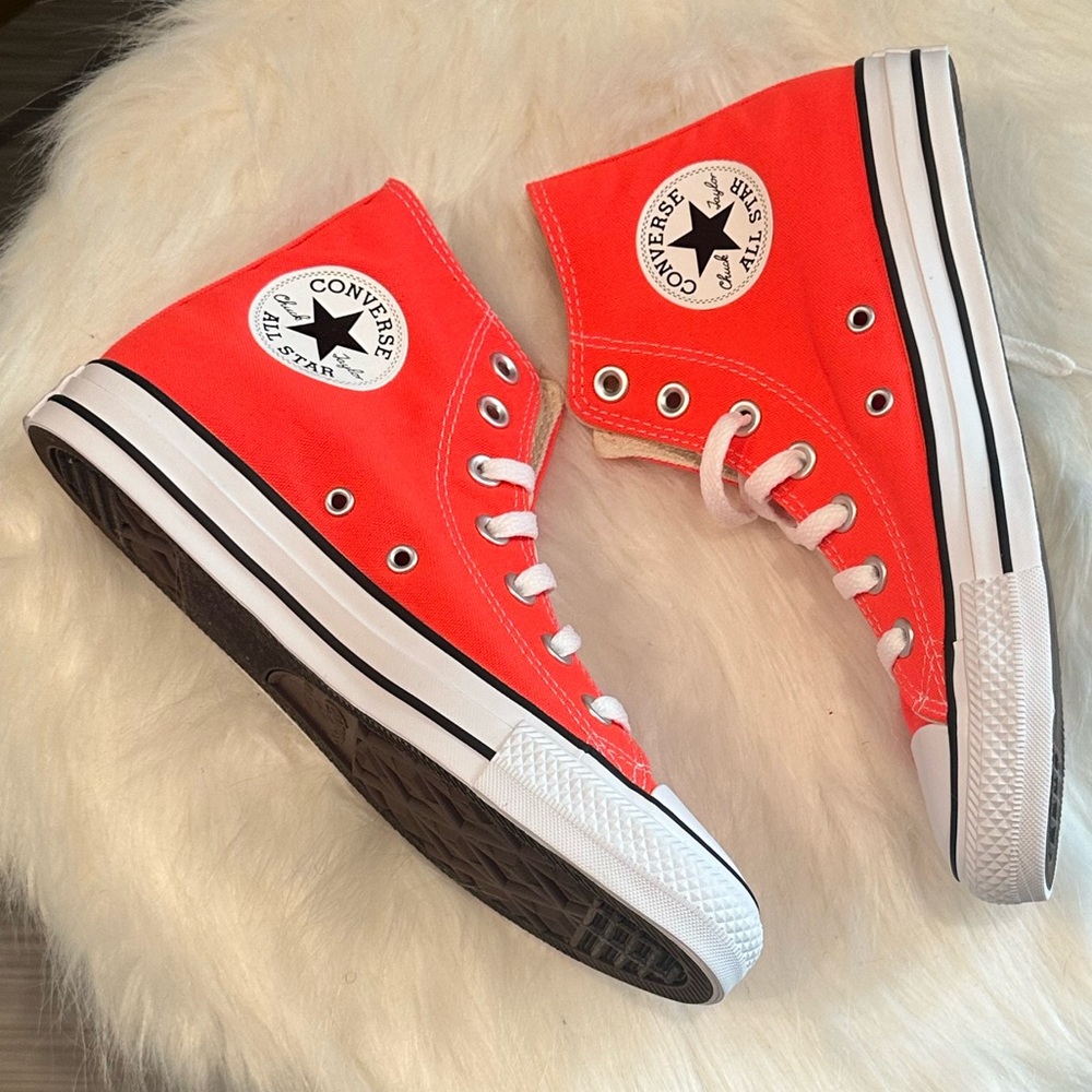 Chuck Taylor All Star High 'Bright
Crimson' - Picture 9 of 12
